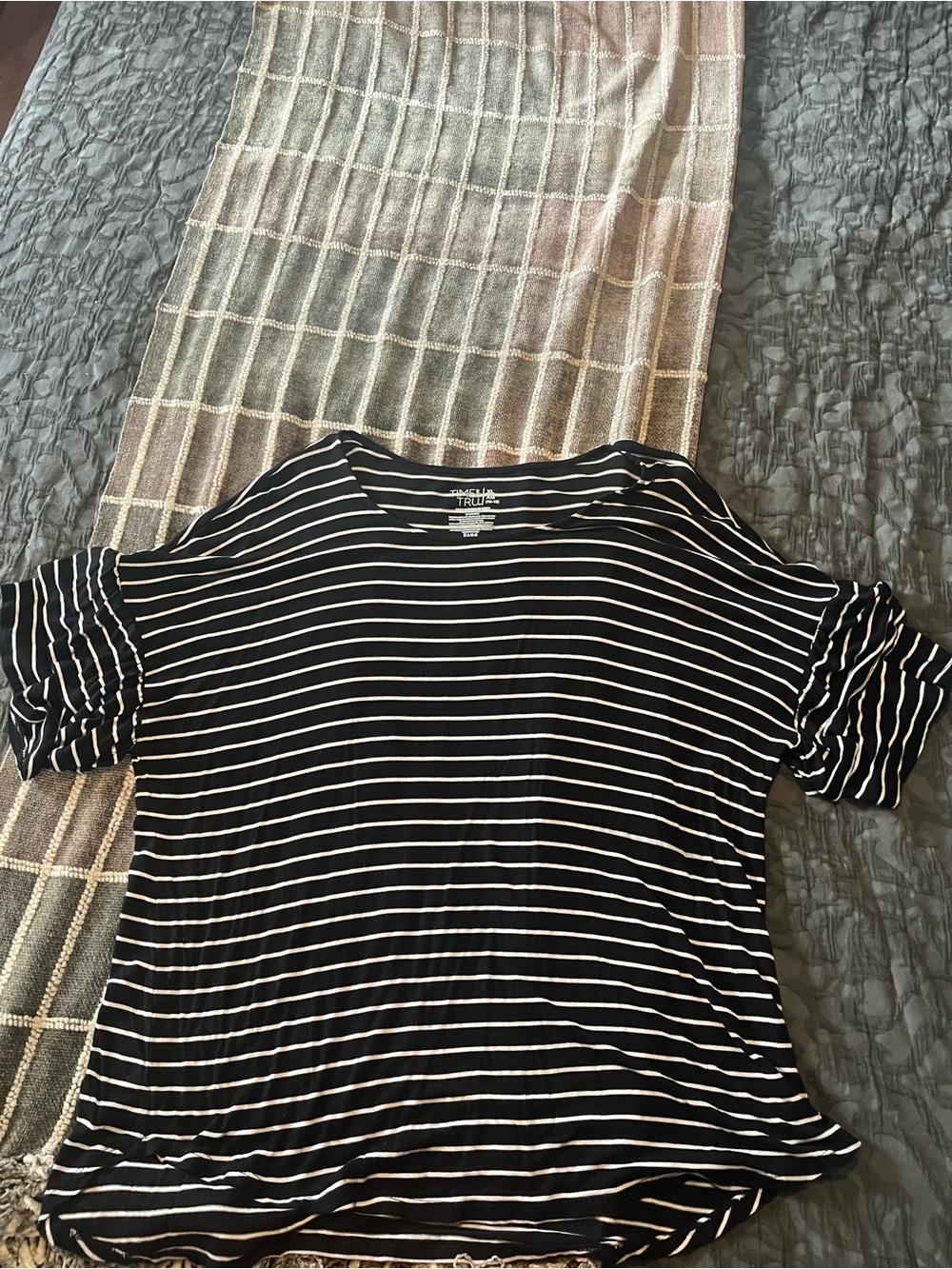 Time and Tru Black and White Striped Short Sleeve Top